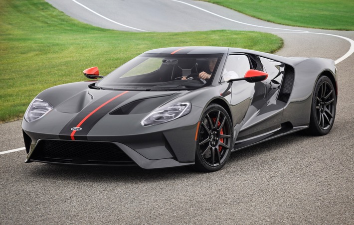 Ford GT Supersportwagen: in den USA nun auch als besonders exklusives „Carbon“-Modell bestellbar